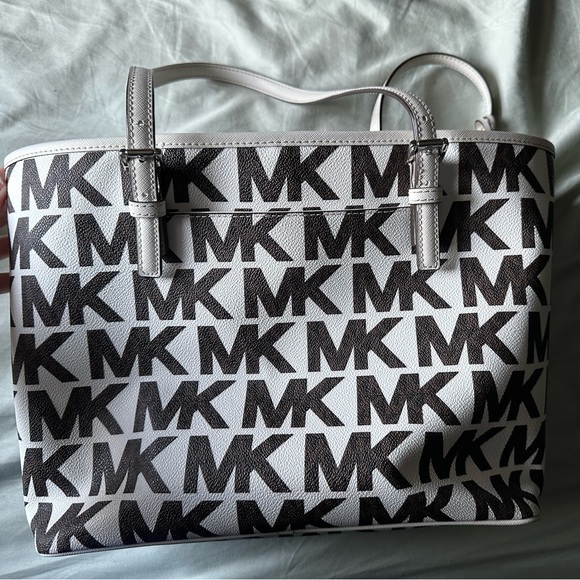 Micheal Kors Tote Bag - Picture 2 of 2